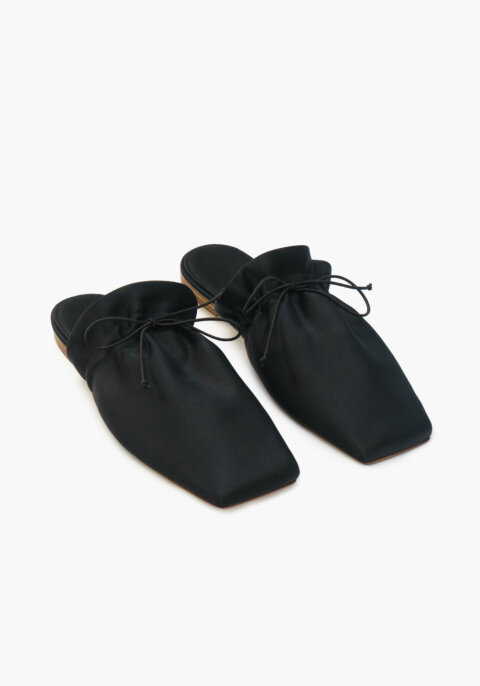 The Puff Slippers in Black